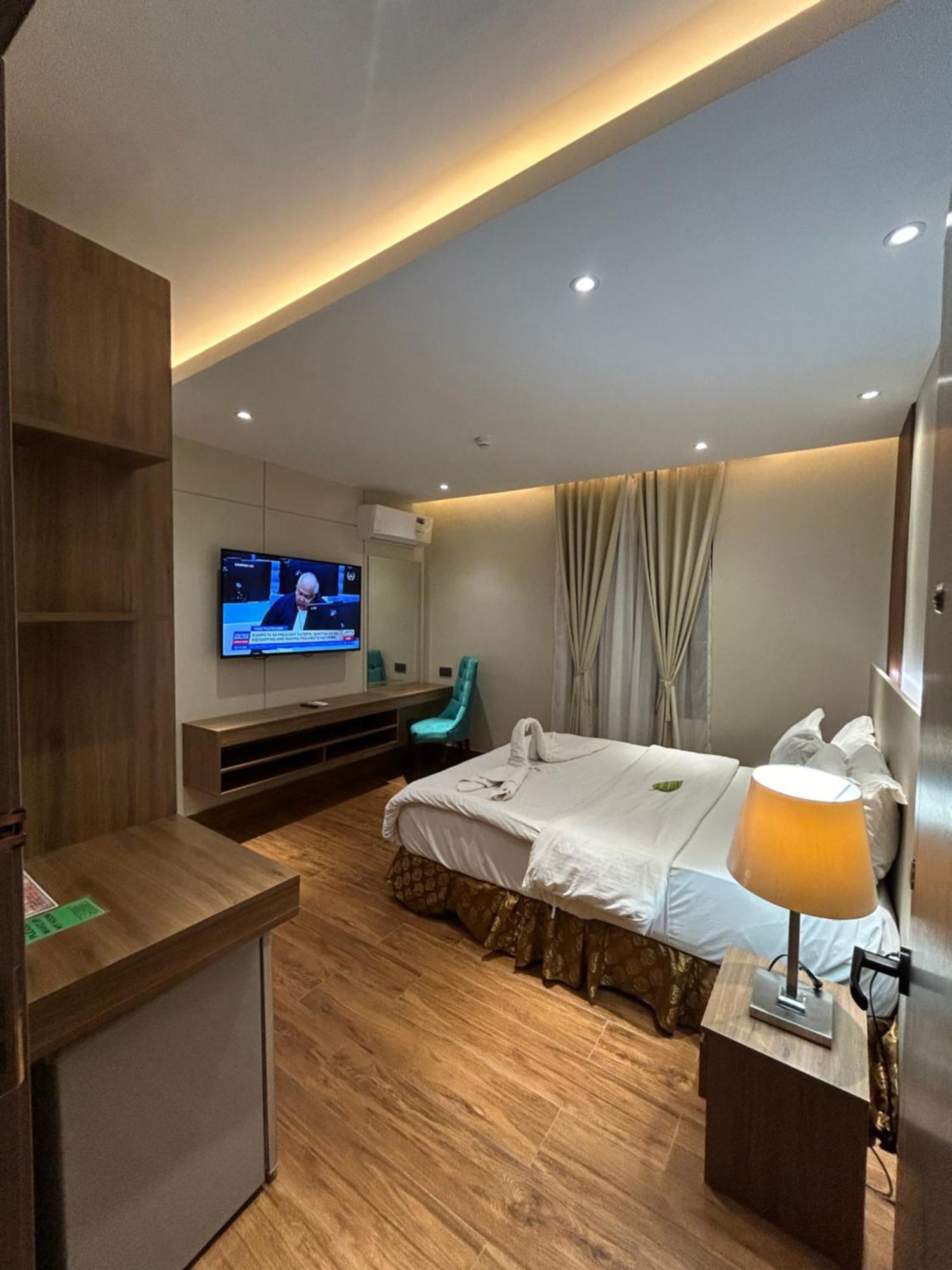 Dm Residente Hotel Inns & Villas Angeles Exterior photo