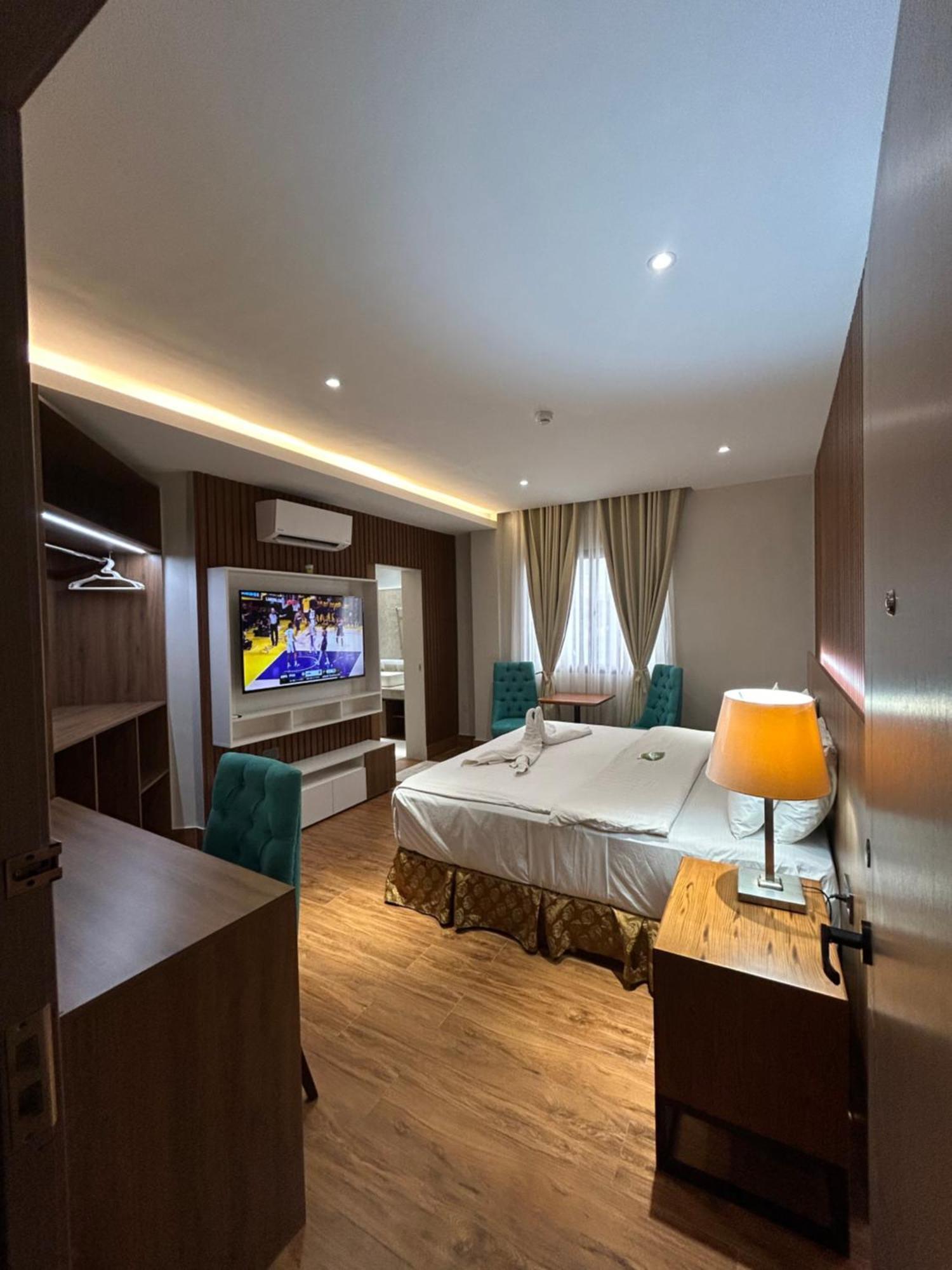 Dm Residente Hotel Inns & Villas Angeles Exterior photo