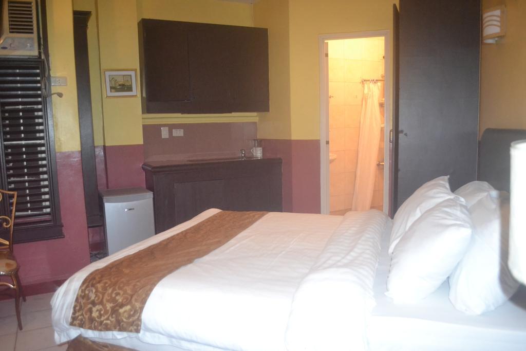 Dm Residente Hotel Inns & Villas Angeles Exterior photo