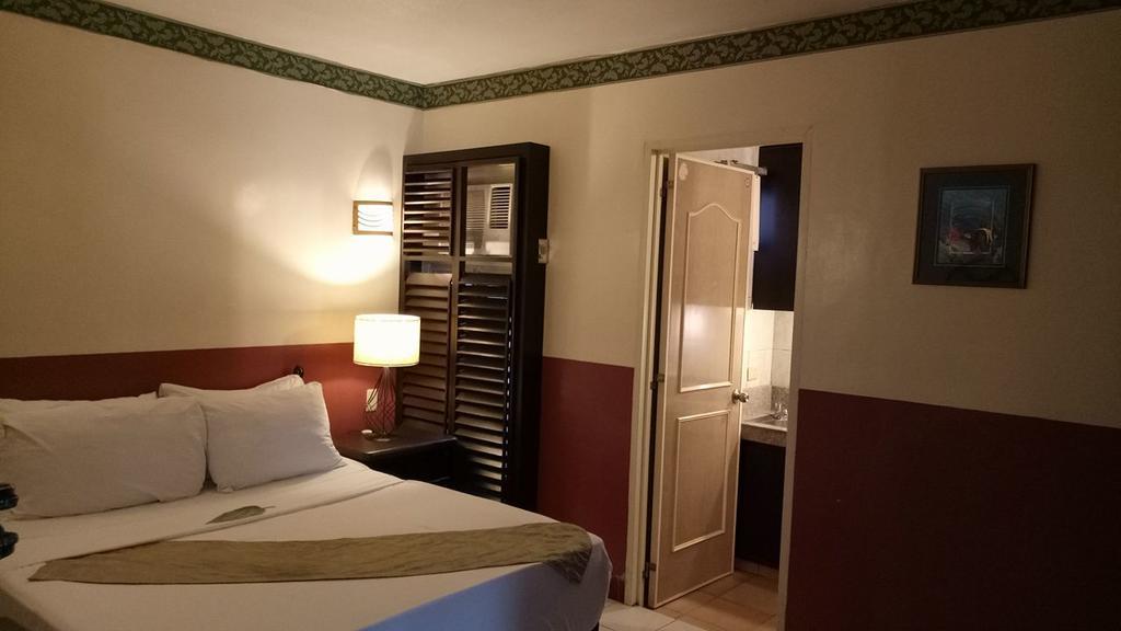 Dm Residente Hotel Inns & Villas Angeles Exterior photo