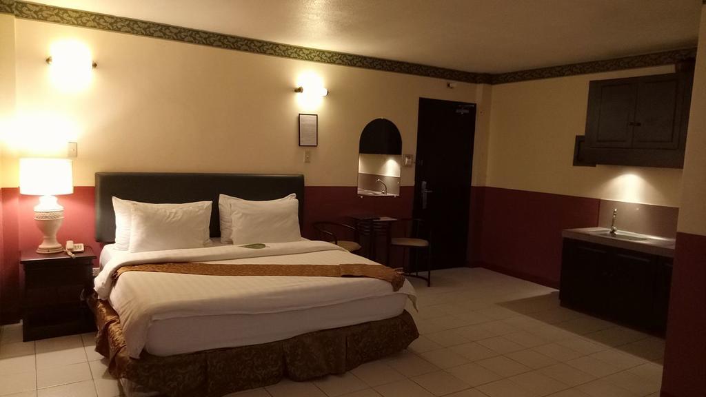 Dm Residente Hotel Inns & Villas Angeles Exterior photo